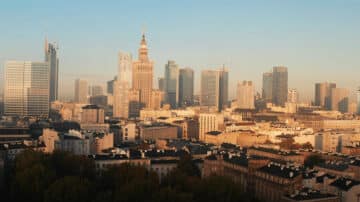 Warszawas sentrum med skyskrapere og høye forretningsbygg